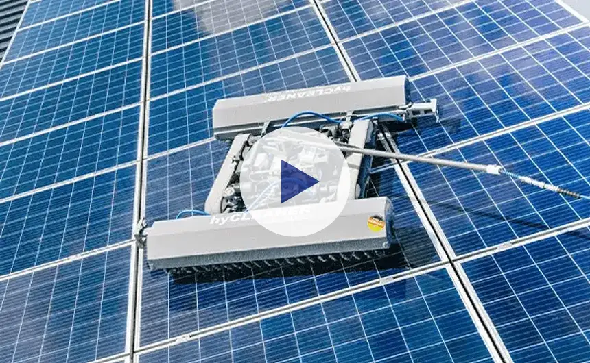 The solarROBOT pro cleaning robot cleans a PV system