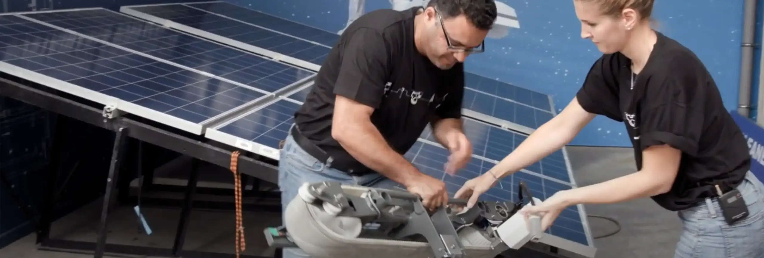 Two people are working on a solarROBOT pro