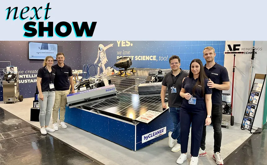 Messestand und Mitarbeiter auf der Solar Solutions Düsseldorf