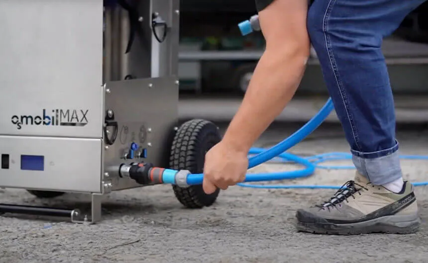 Aansluiting van een slang op Osmobil MAX