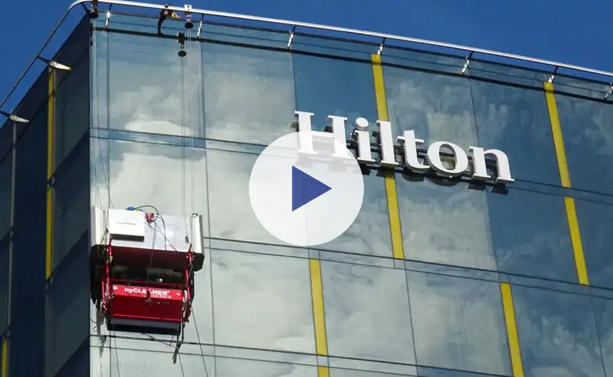 Cleaning robot facadeBRUSH v-line on the Hilton facade